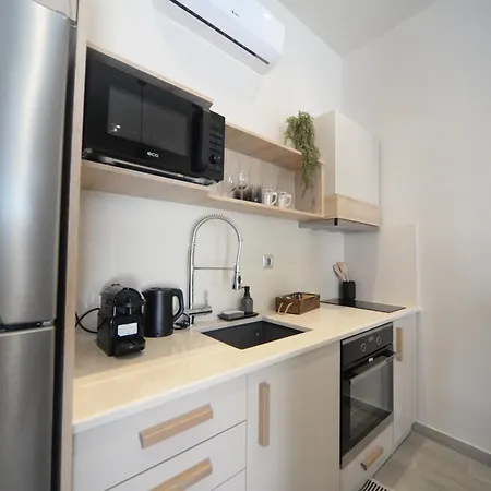 To Stenaki Lejlighed